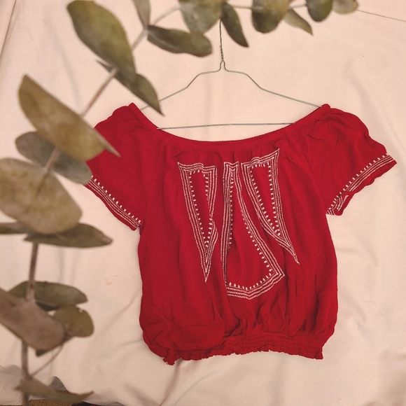 Dynamite Off-shoulder Cropped Blouse-Red - Picture 4 of 4